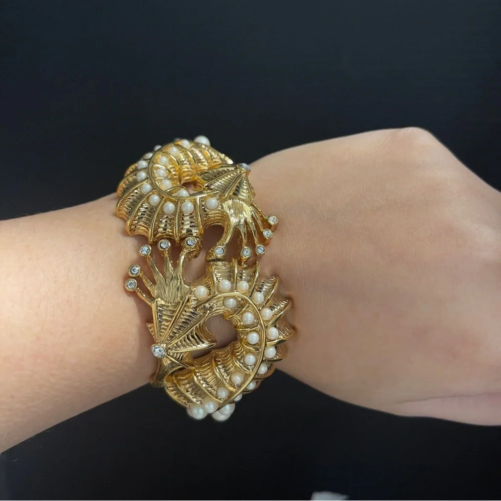Kate Spade Rare Faux Pearl Gold Tone Seahorse Bangle Bracelet - Picture 1 of 12